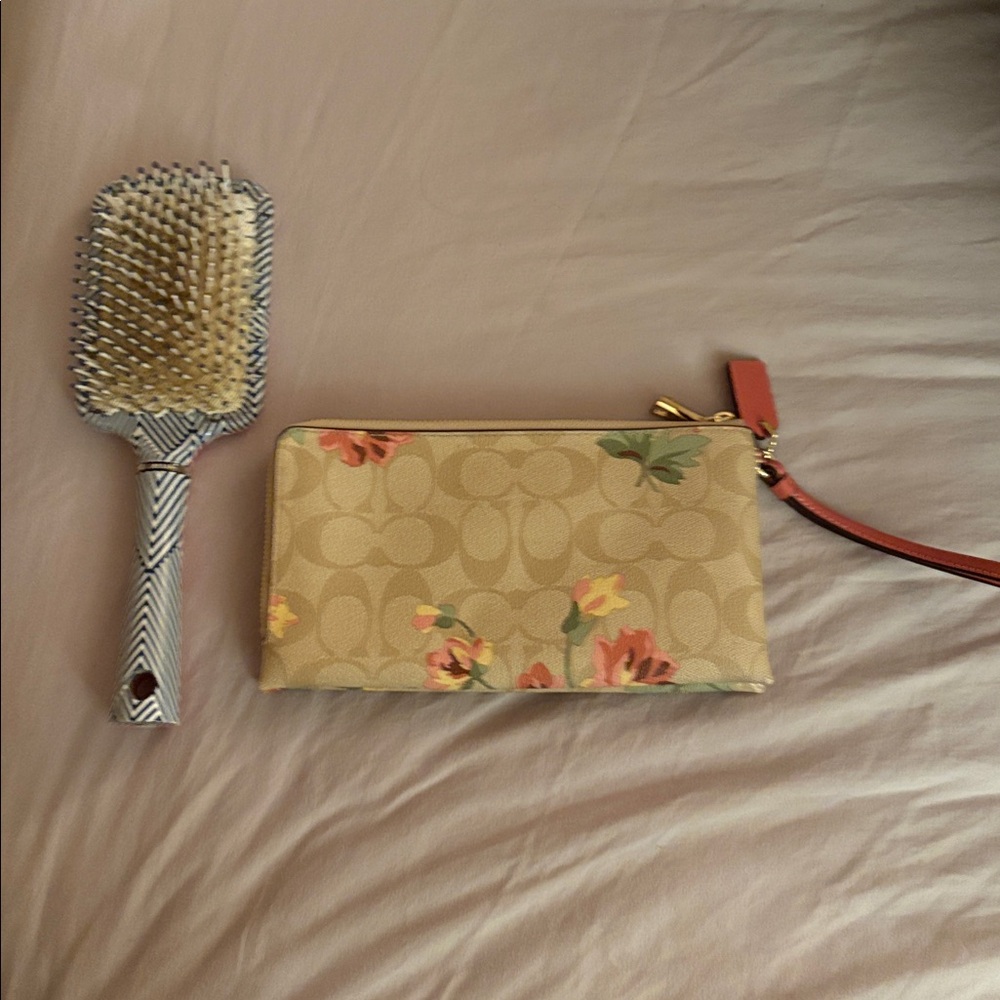 Never used Coach Floral Wristlet in Beige and Coral - Picture 4 of 7